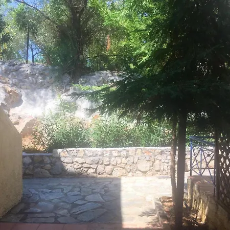 One Bedroom House At Theologos 500 M Away From The Beach With Sea View And Enclosed Garden بيت للعطل