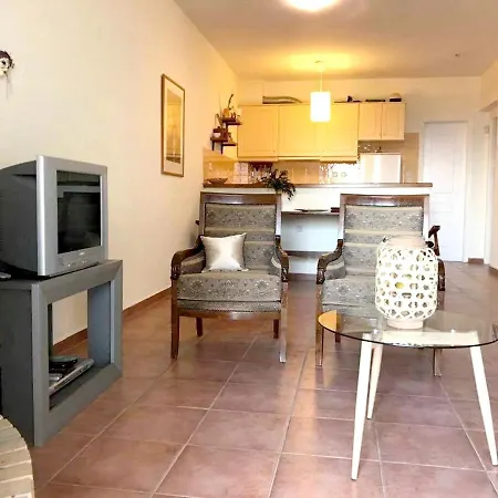 One Bedroom House At Theologos 500 M Away From The Beach With Sea View And Enclosed Garden * Lokroi