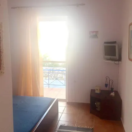 One Bedroom House At Theologos 500 M Away From The Beach With Sea View And Enclosed Garden Lokroi