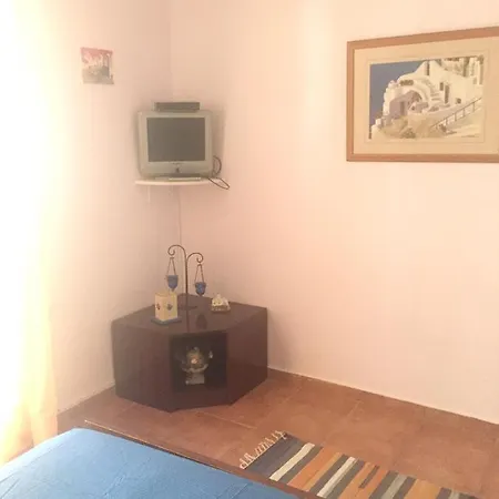 One Bedroom House At Theologos 500 M Away From The Beach With Sea View And Enclosed Garden بيت للعطل *